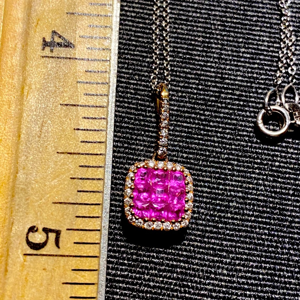 Beautiful diamond and zafiro charm